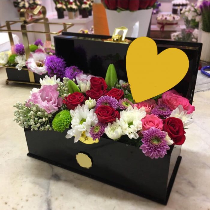 جعبه گل های رنگارنگ